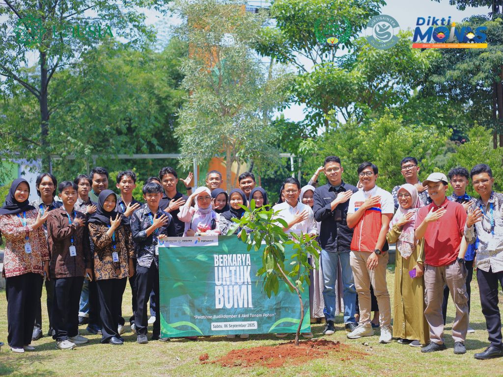 Cinta Lingkungan, Unusia dan Awardee Sobat Bumi Budikdamber dan Aksi Tanam Pohon
