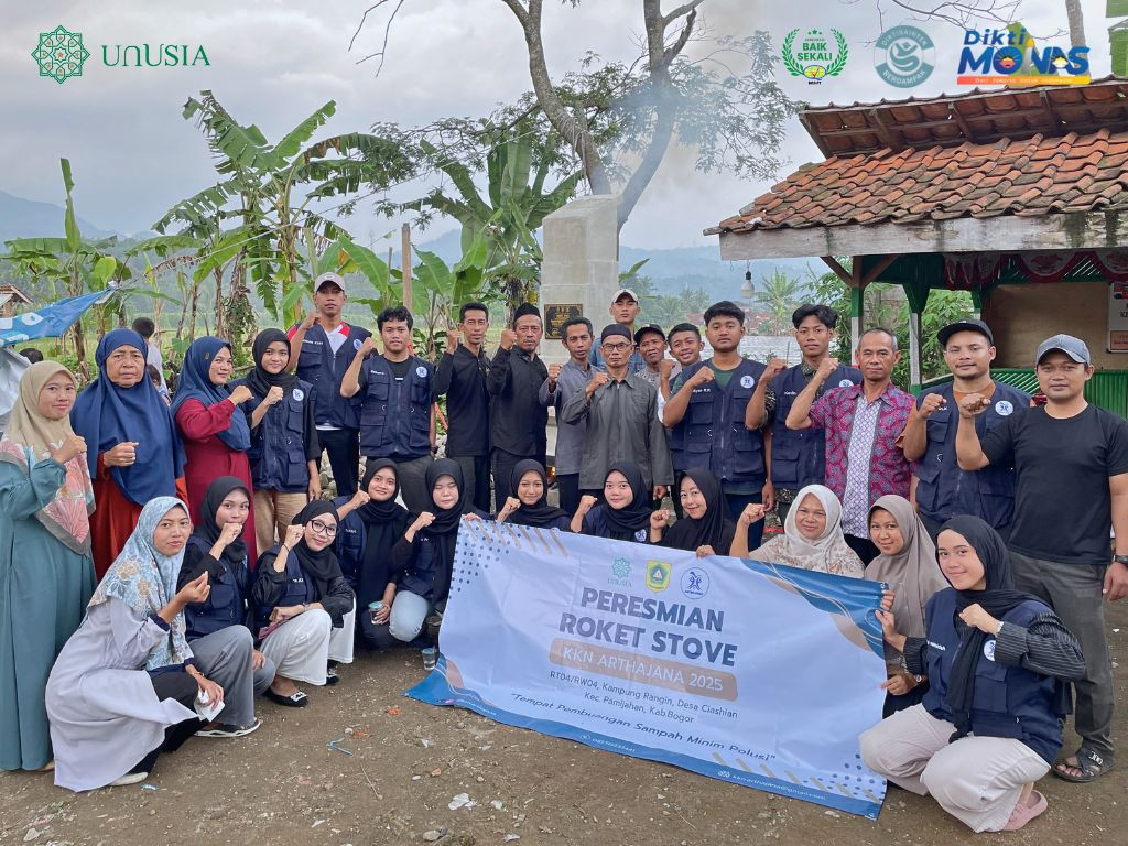 Mahasiswa KKN Unusia Resmikan Rocket Stove Ramah Lingkungan di Desa Ciasihan, Bogor
