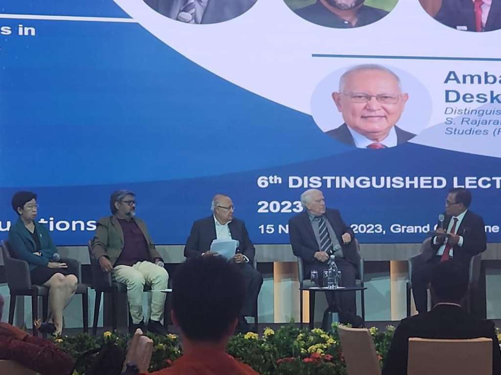 Dr. Ahmad Suaedy, Dekan FIN Unusia menjadi pembiacara pada Kuliah dan Simposium yang dilaksanakan oleh RSIS di Singapura