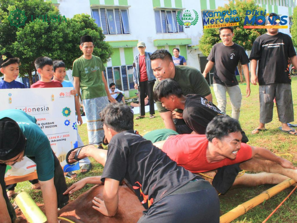 Mengintip Penyembelihan Hewan Qurban di Masjid KH. Ilyas Ruhiyat Unusia