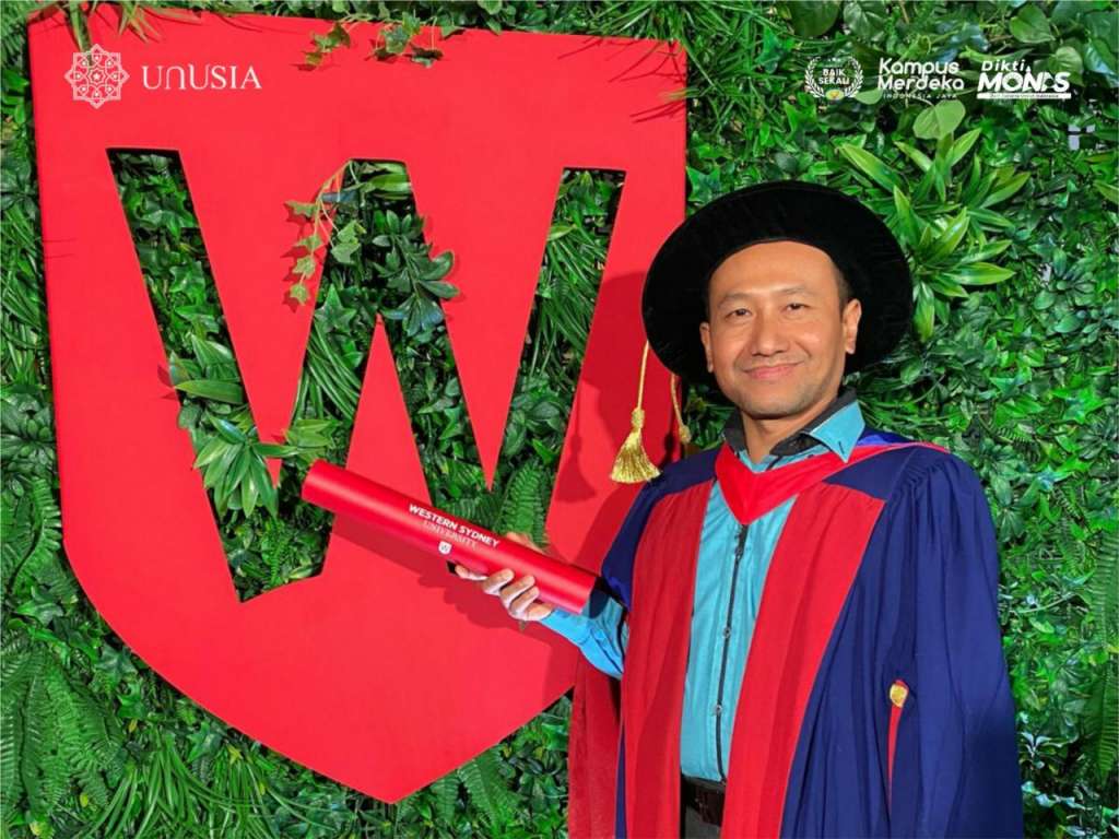 Kaji Konsep Green Pesantren, Dosen Unusia Hasan Basri Gondol Ph.D dari Western Sydney