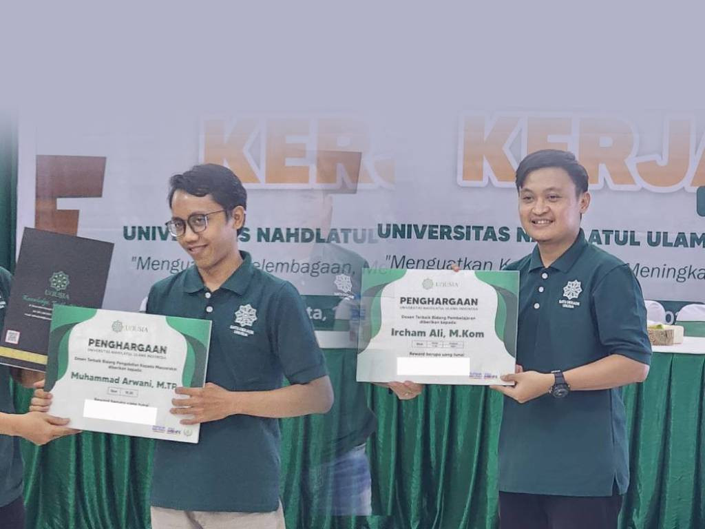 Dua Dosen dari Fakultas Teknik dan Ilmu Komputer  mendapat Penghargaan Dosen Terbaik